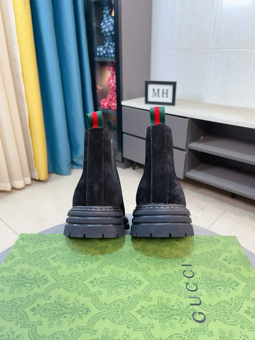 Men's shoes 💰540🌸🌸 (GUCCI) [cow lining plus velvet optional] [can be made without standard] New product Martin boots imported from Canada with full top layer high mercerized frosted fabric, punched using 3D digital technology, high-end and classy, ​​versatile to wear, full of three-dimensionality, close pictures will make you obsessed with the leather. You can't extricate yourself ~ the best on the market.          Fabric: Cowhide/Embossed Lining: Cowhide.          Please make a note when placing an order, sizes: 38-44 (37, 45, 46 can be customized and cannot be returned or exchanged) 5 colors available; black, gray, khaki, coffee, and earthy yellow